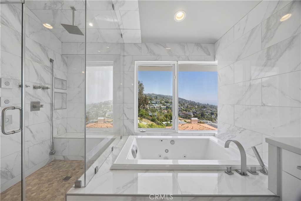 1076 Skyline Drive