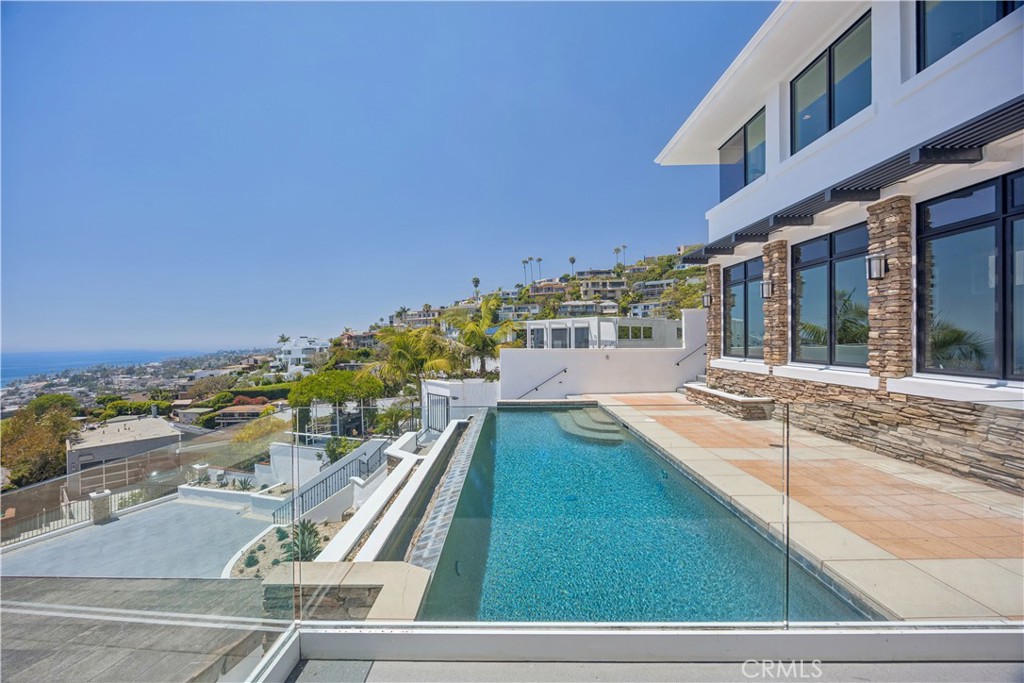 1076 Skyline Drive