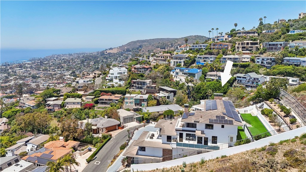 1076 Skyline Drive