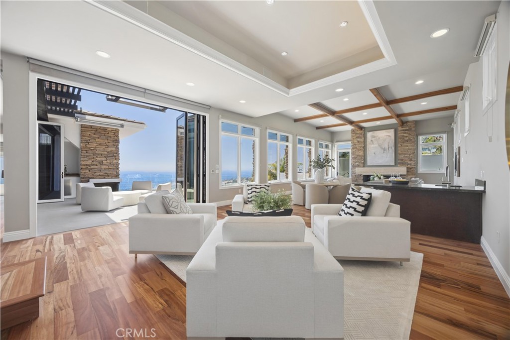 1076 Skyline Drive