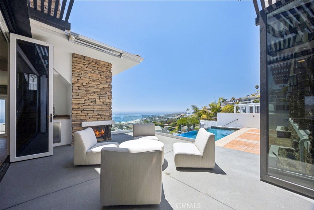 1076 Skyline Drive