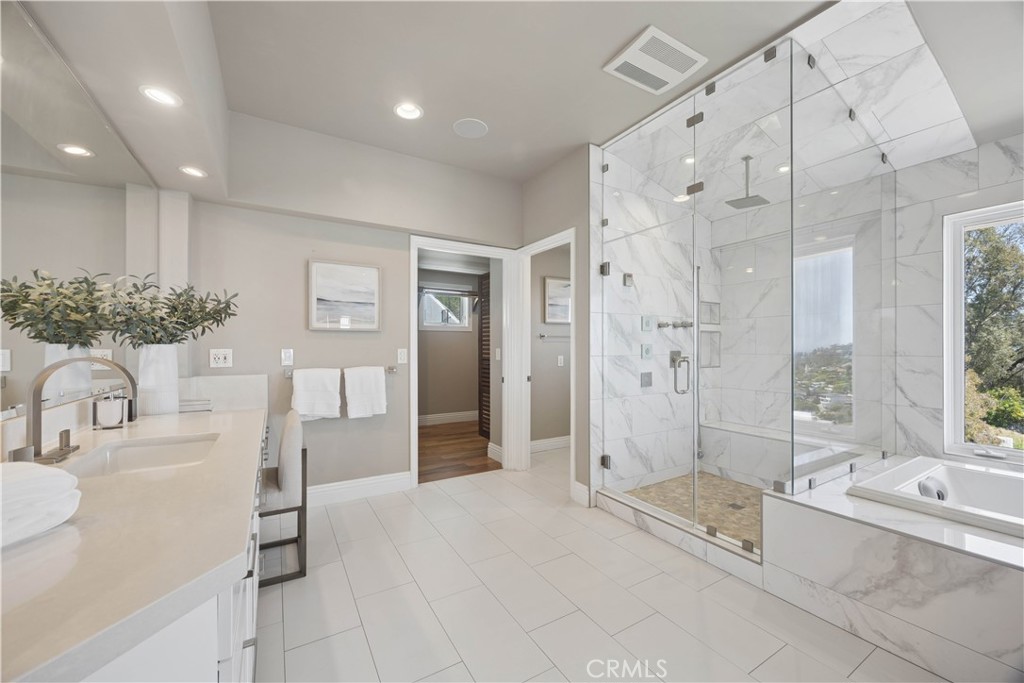 1076 Skyline Drive