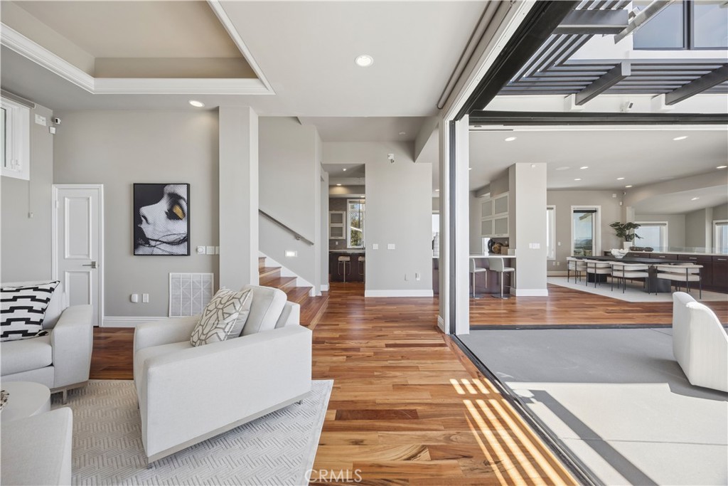 1076 Skyline Drive