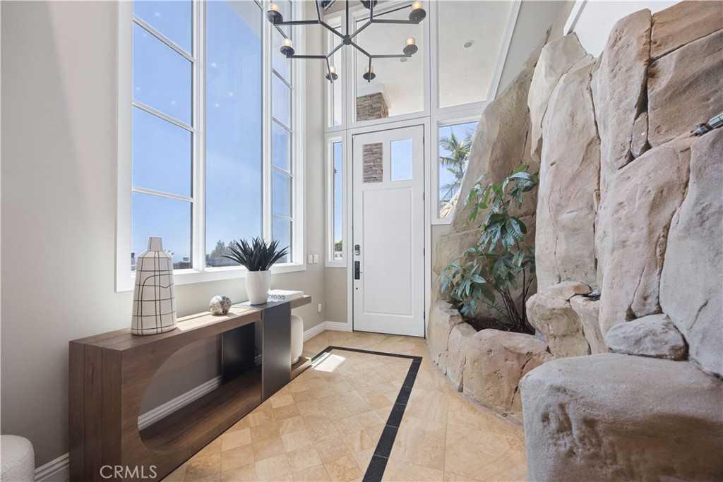 1076 Skyline Drive