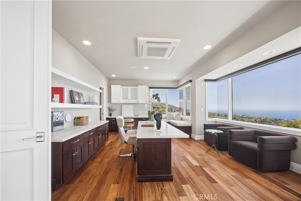 1076 Skyline Drive