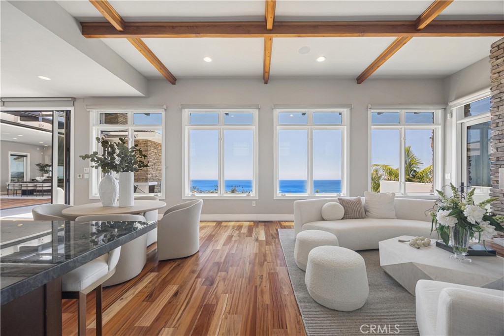 1076 Skyline Drive