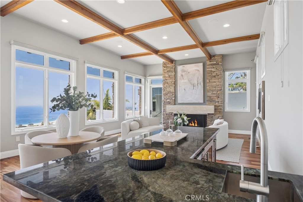 1076 Skyline Drive