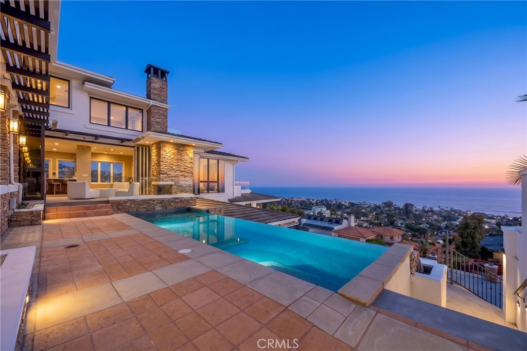 1076 Skyline Drive