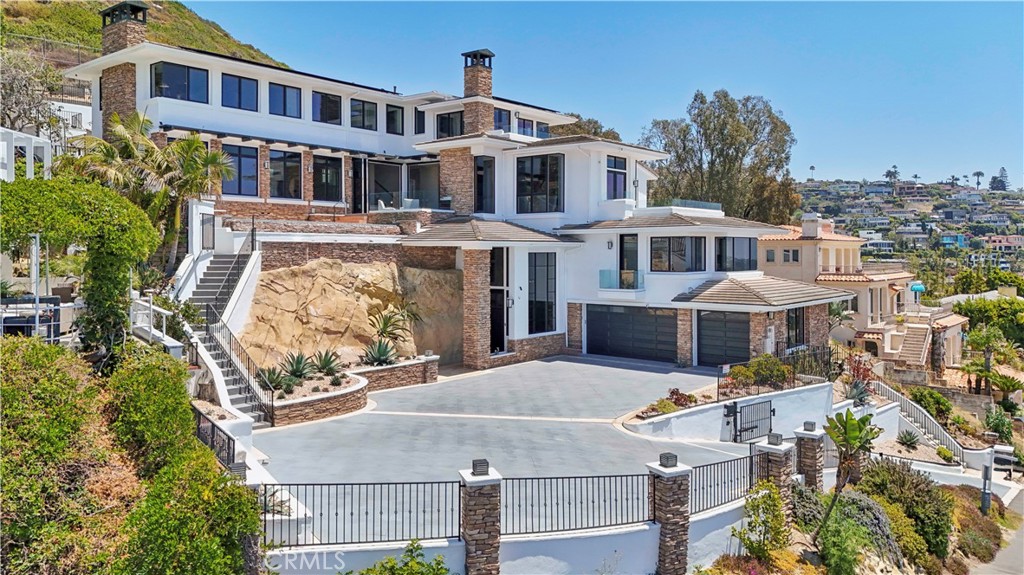1076 Skyline Drive