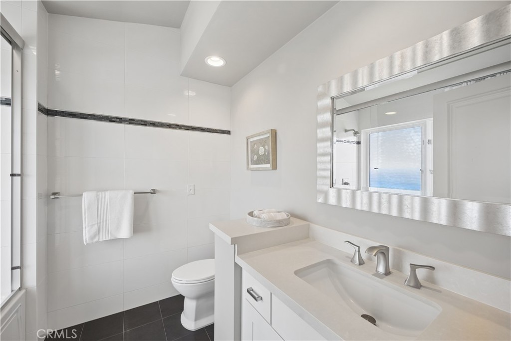 1076 Skyline Drive