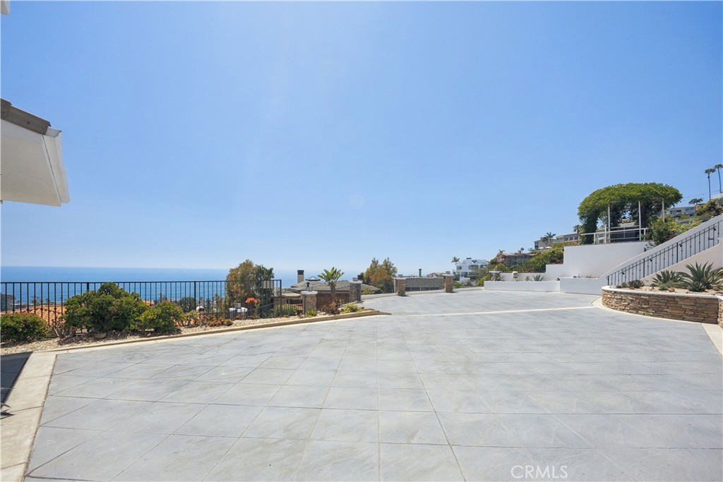 1076 Skyline Drive