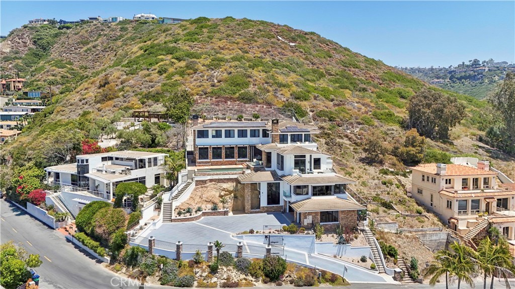 1076 Skyline Drive
