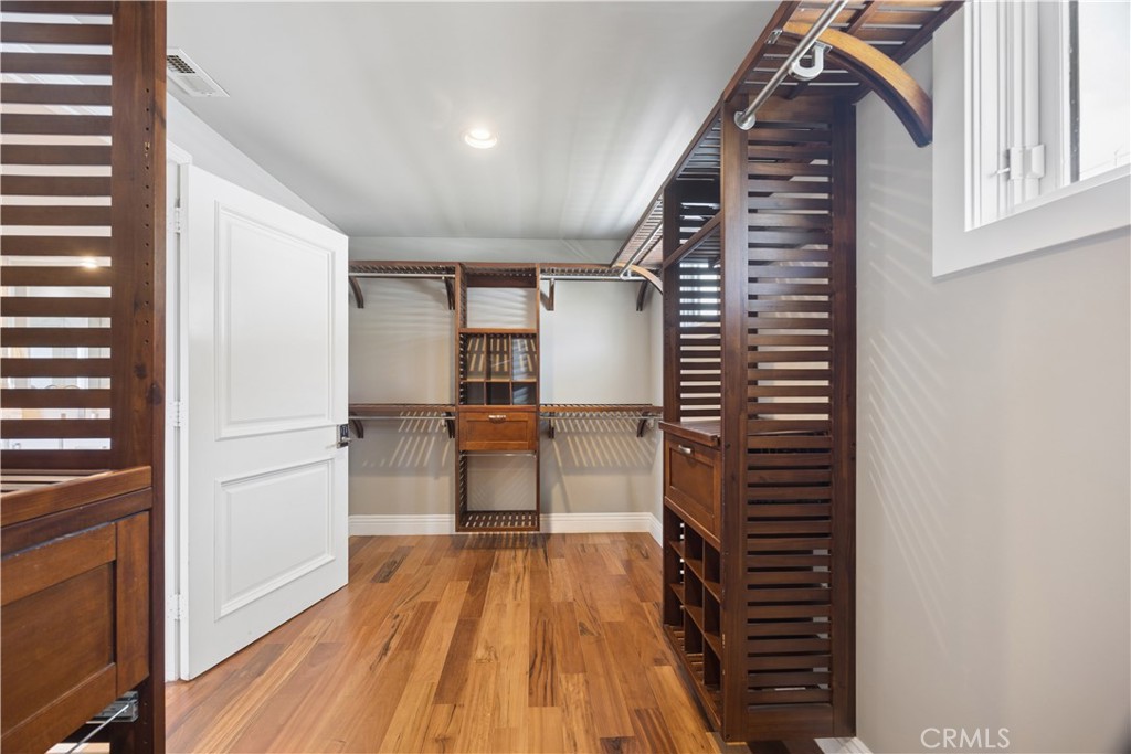 1076 Skyline Drive