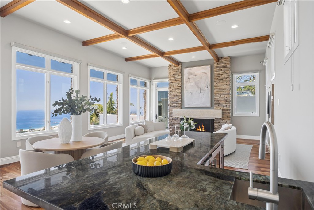 1076 Skyline Drive