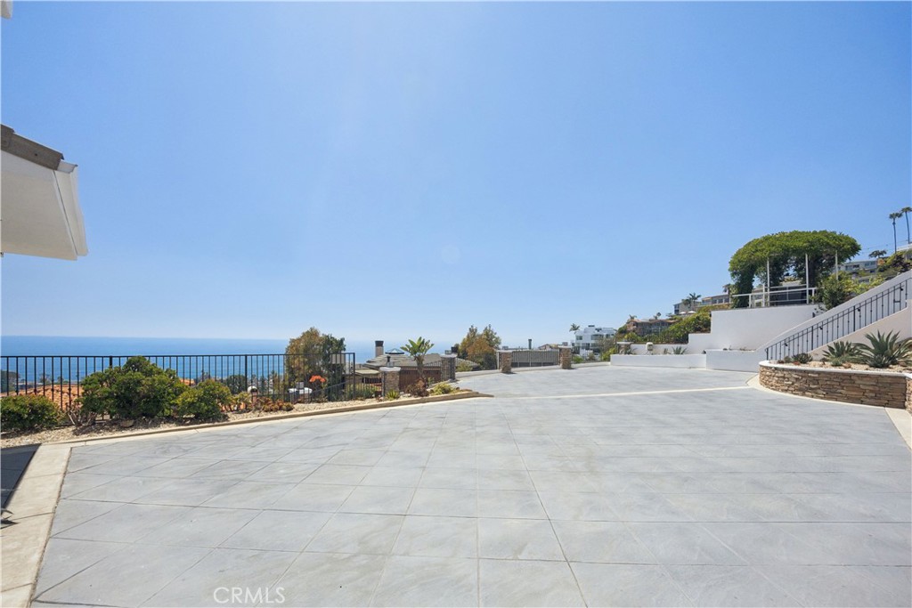 1076 Skyline Drive