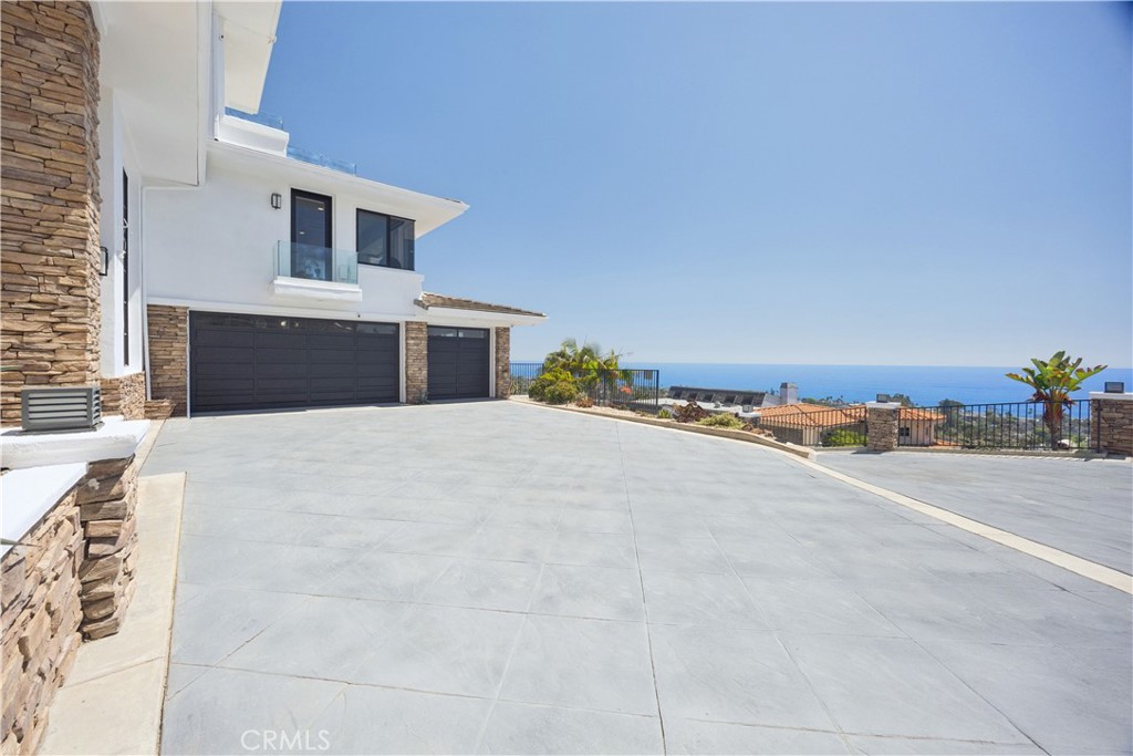 1076 Skyline Drive