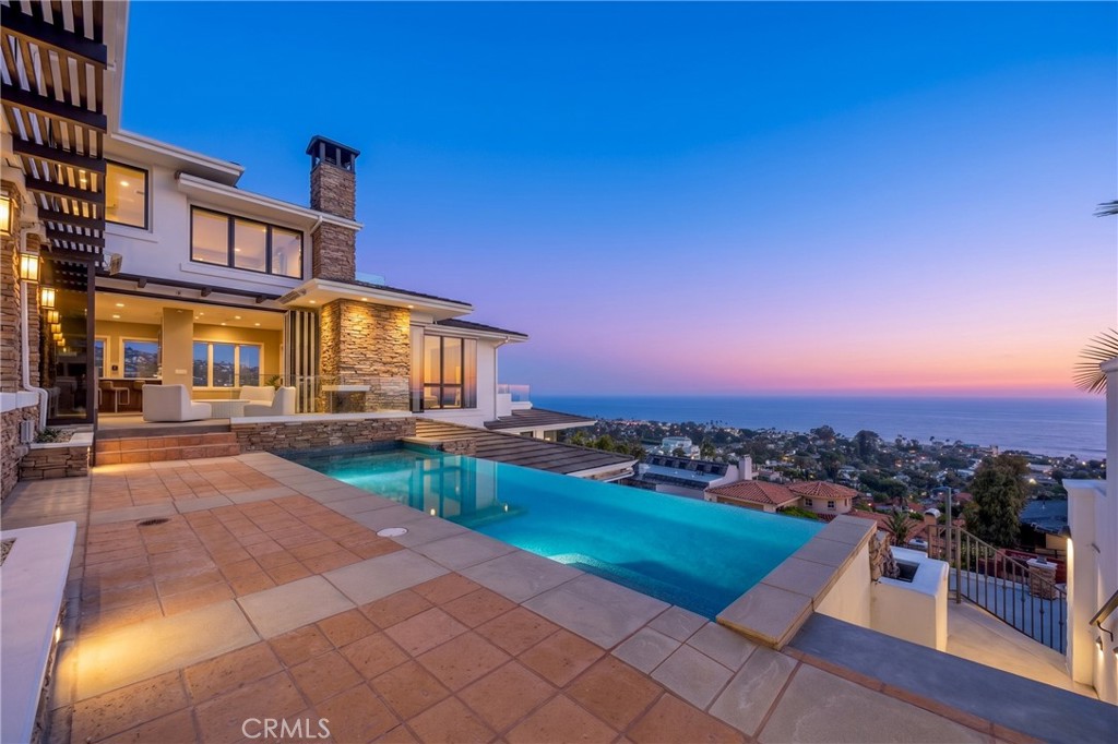 1076 Skyline Drive