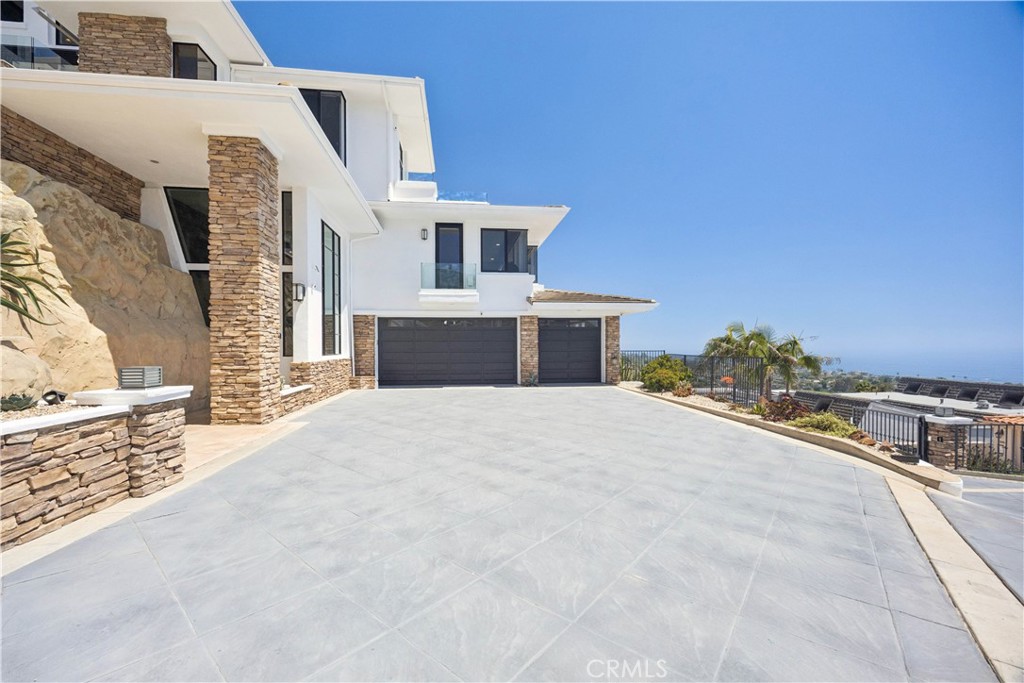 1076 Skyline Drive