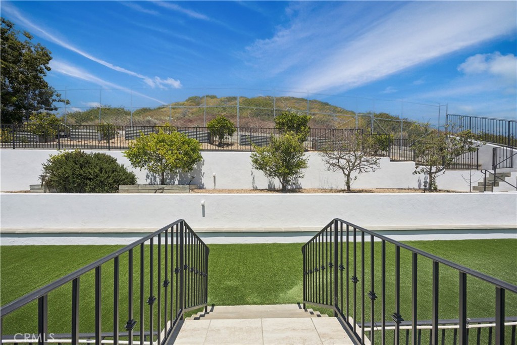 1076 Skyline Drive