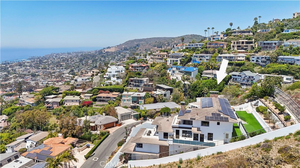 1076 Skyline Drive