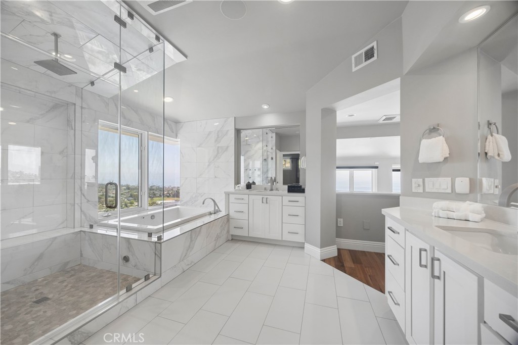 1076 Skyline Drive
