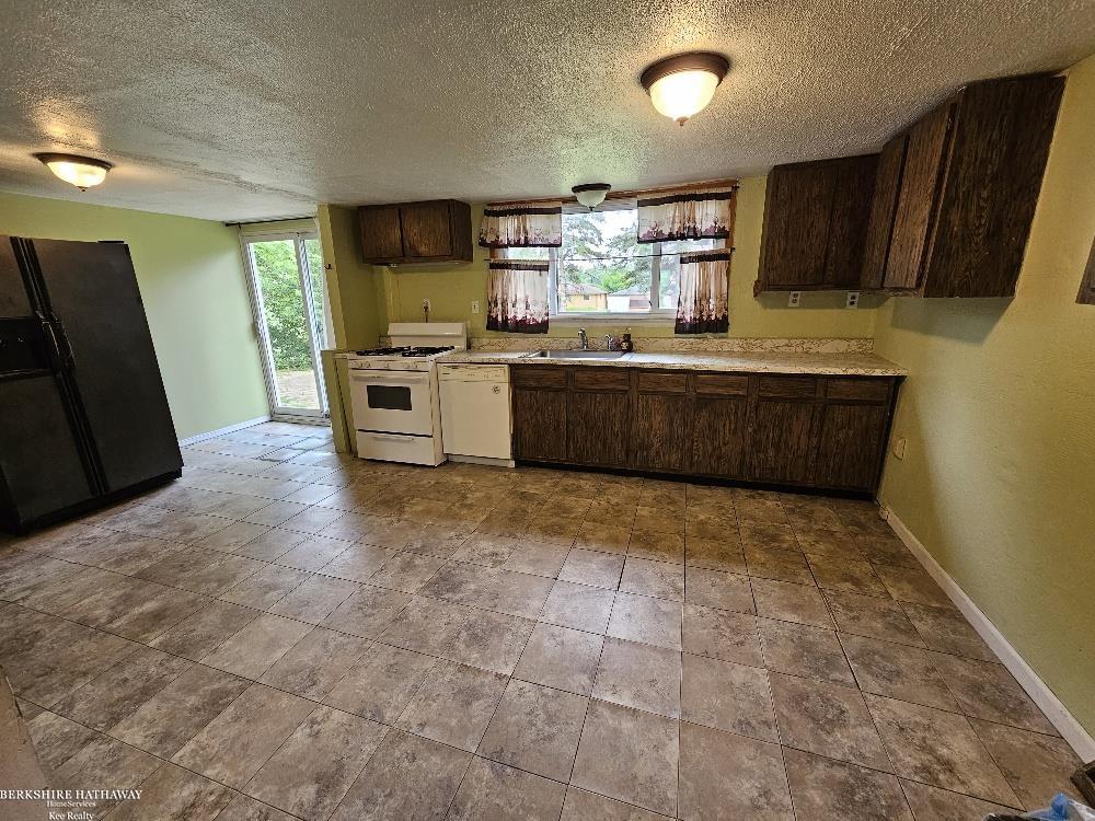 4058 Hillcrest Drive