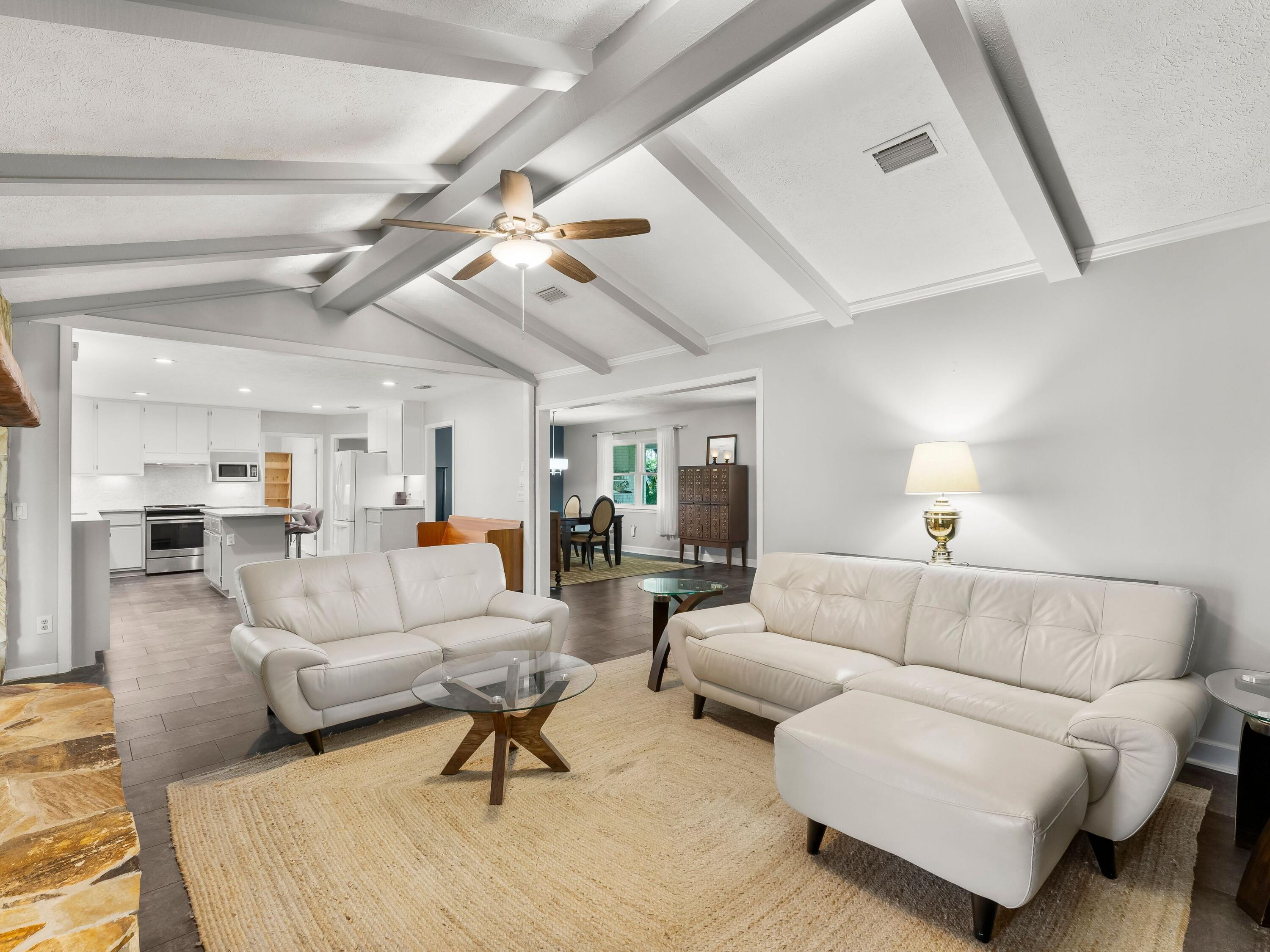 4439 Vista Lane