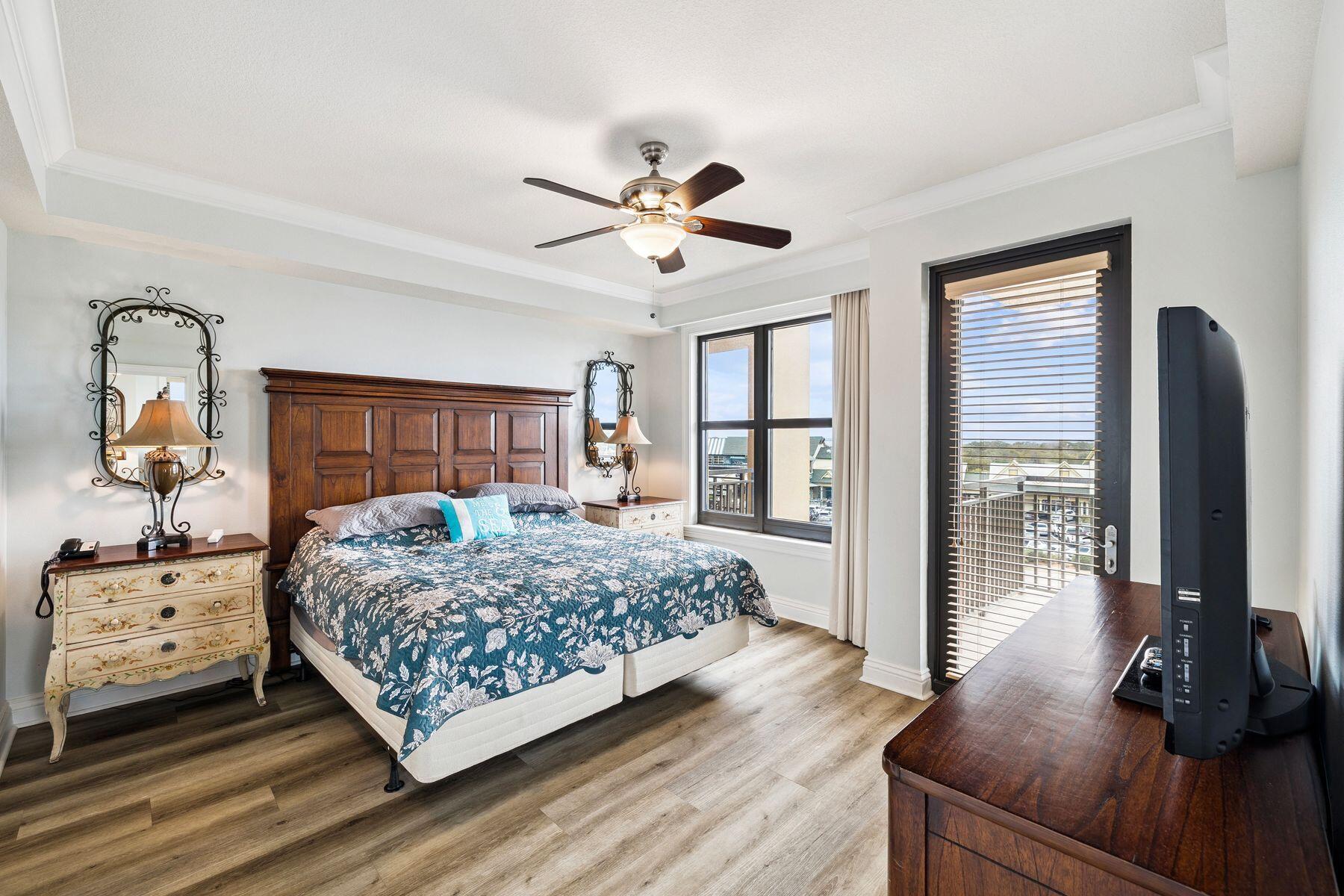 10 Harbor Boulevard E210