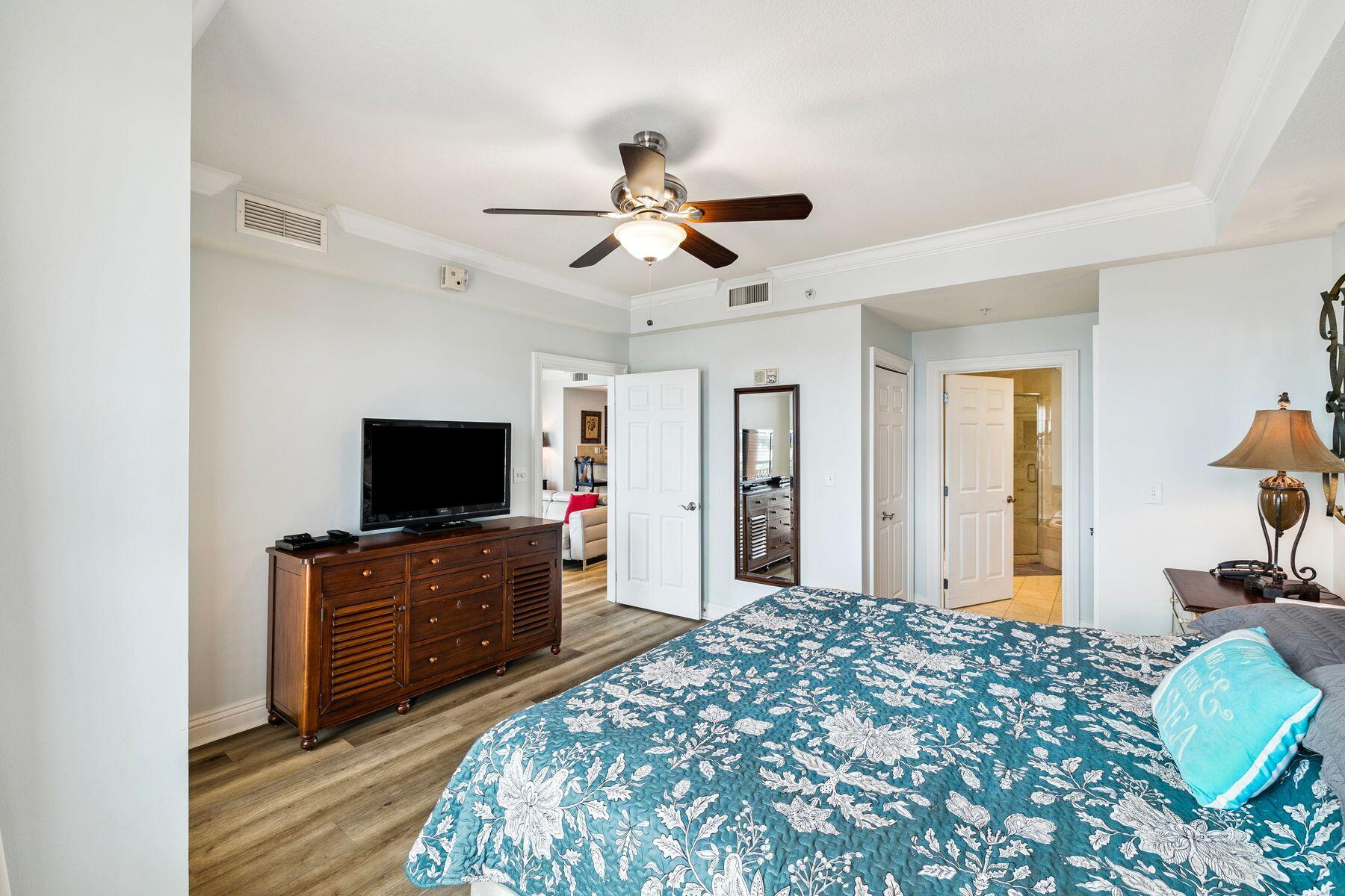 10 Harbor Boulevard E210