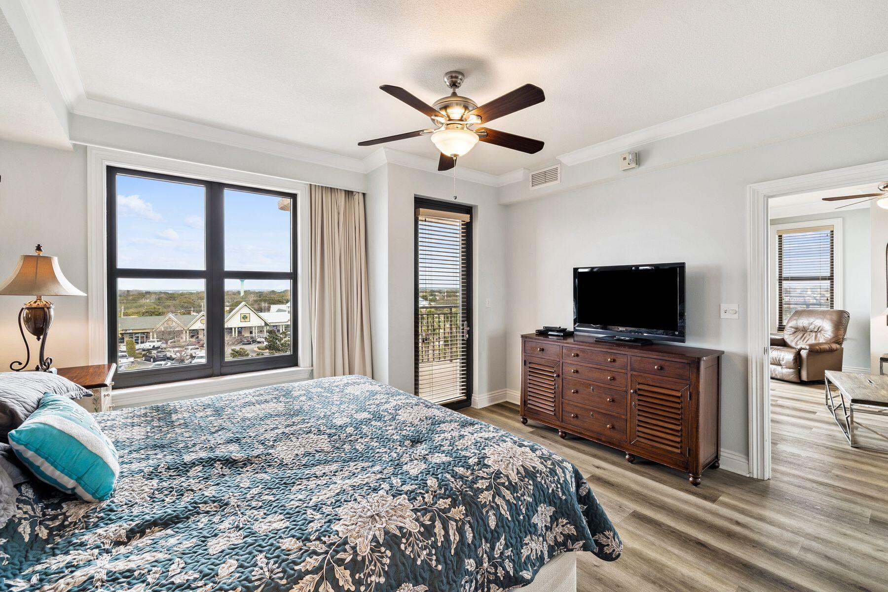 10 Harbor Boulevard E210