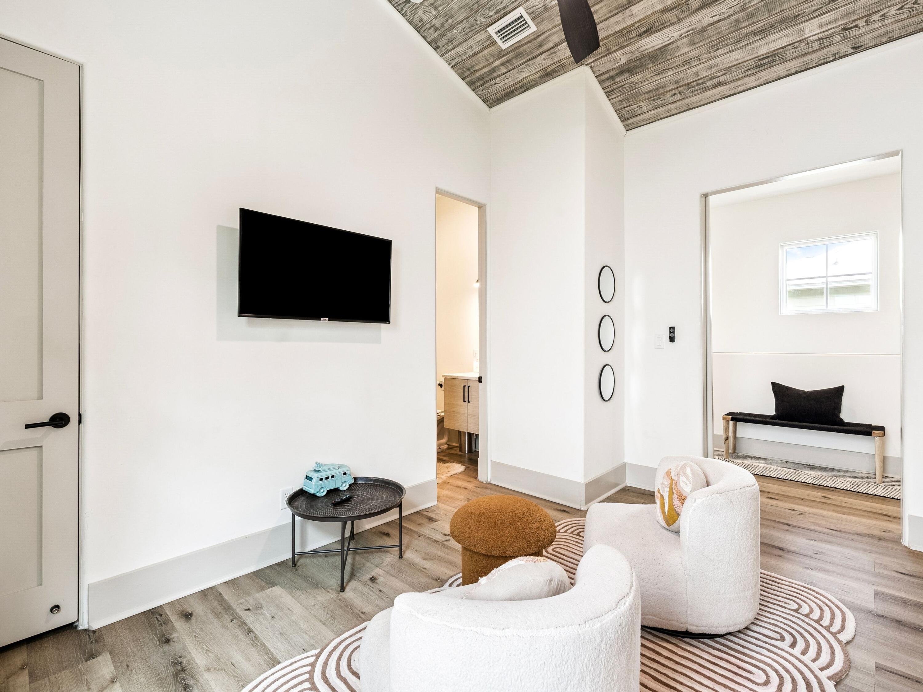 80 Grande Pointe Drive