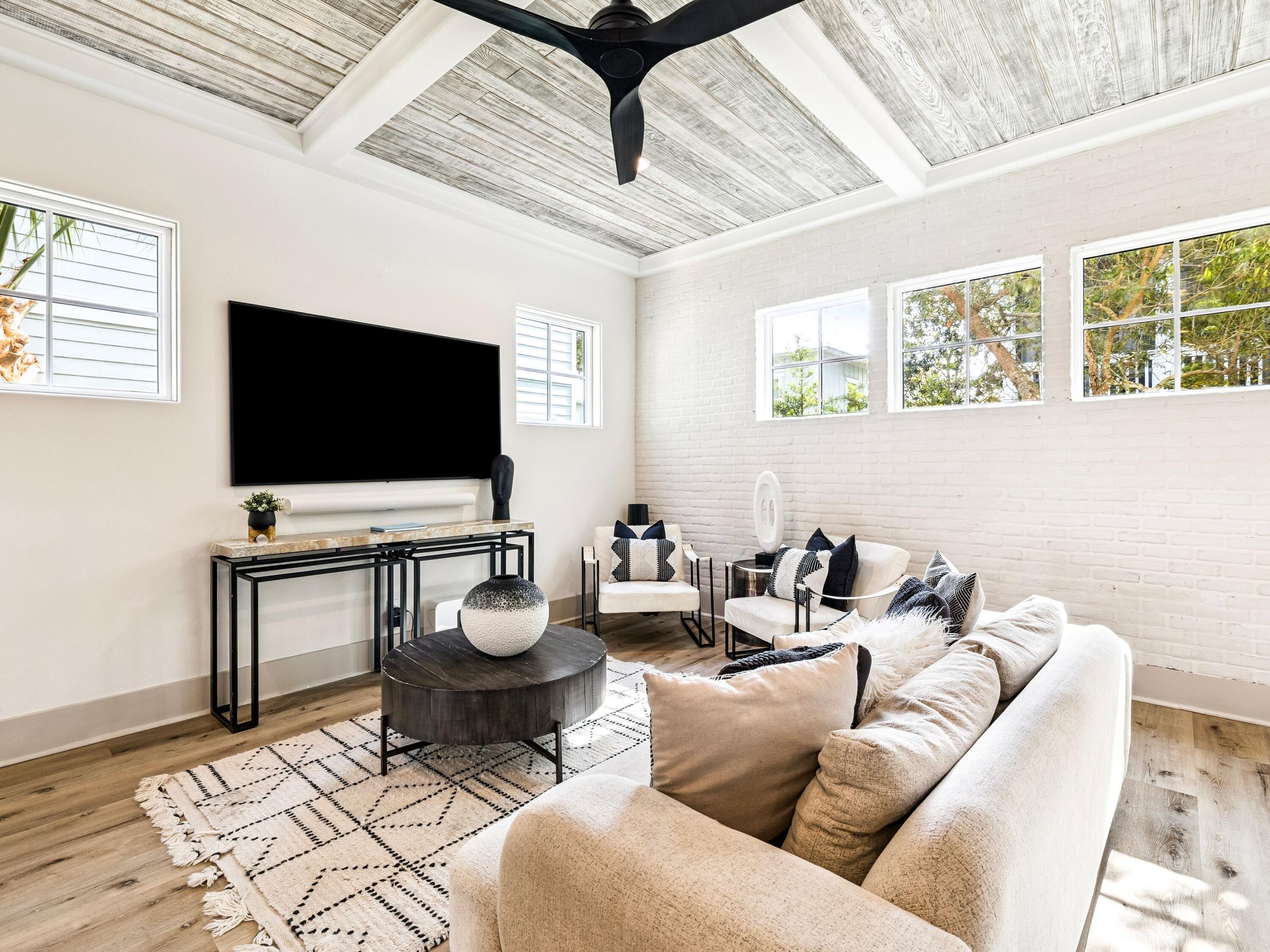 80 Grande Pointe Drive