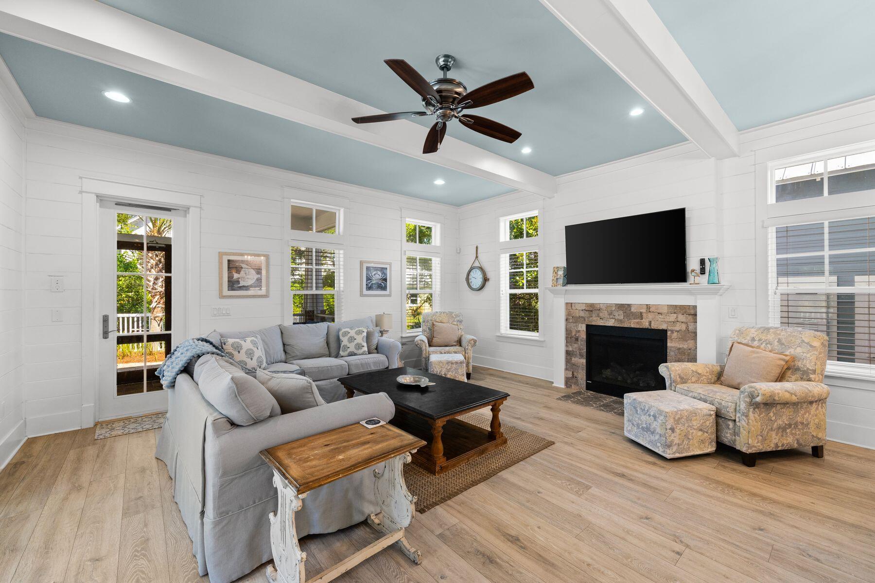 376 Lakewood Drive