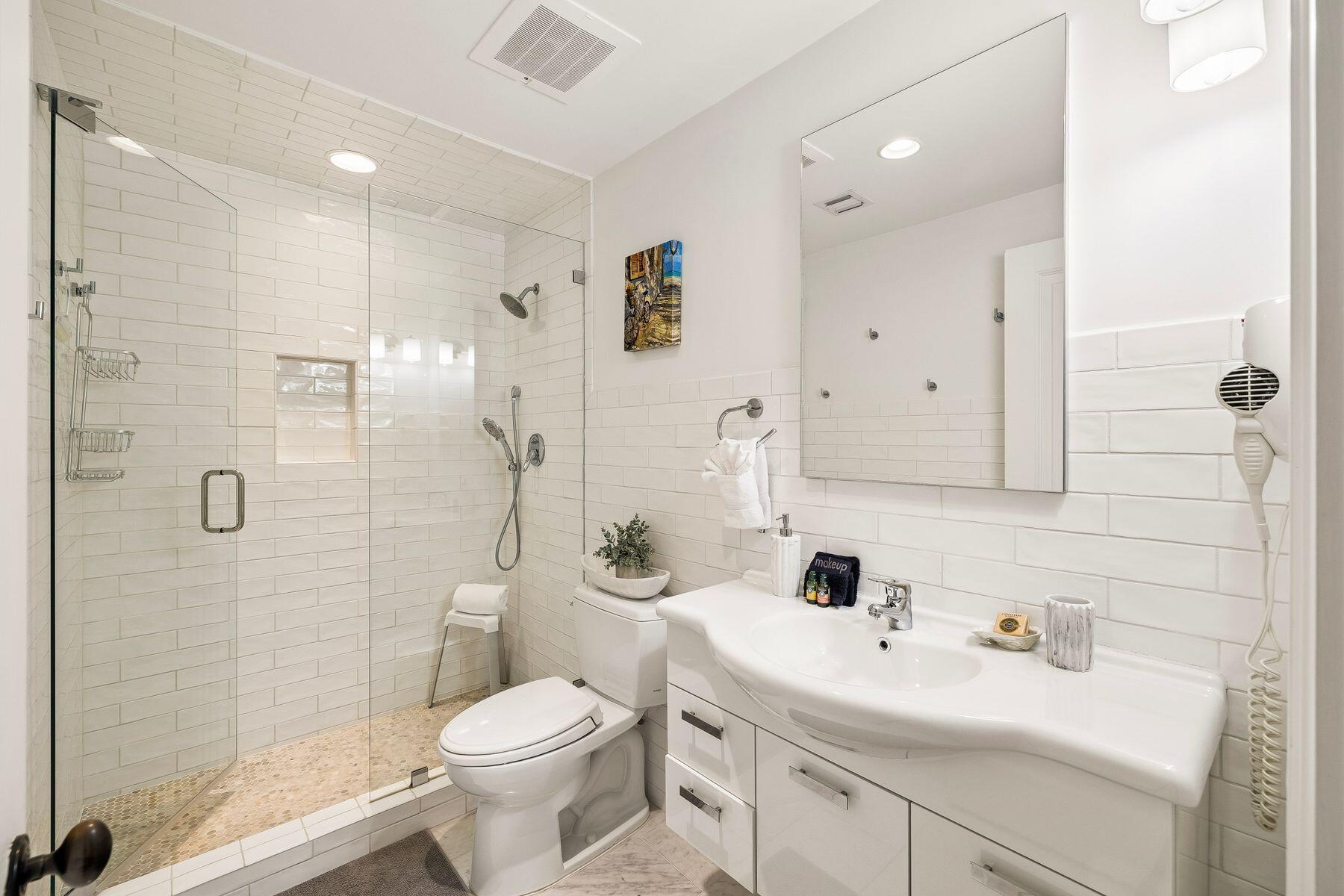 104 N Barrett Square 2B