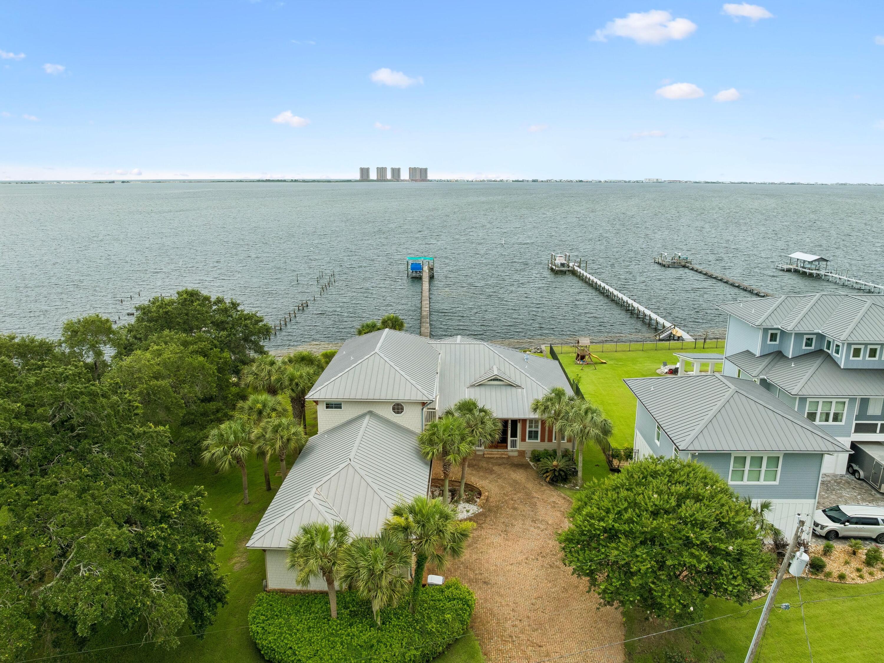 3361 Edgewater Drive