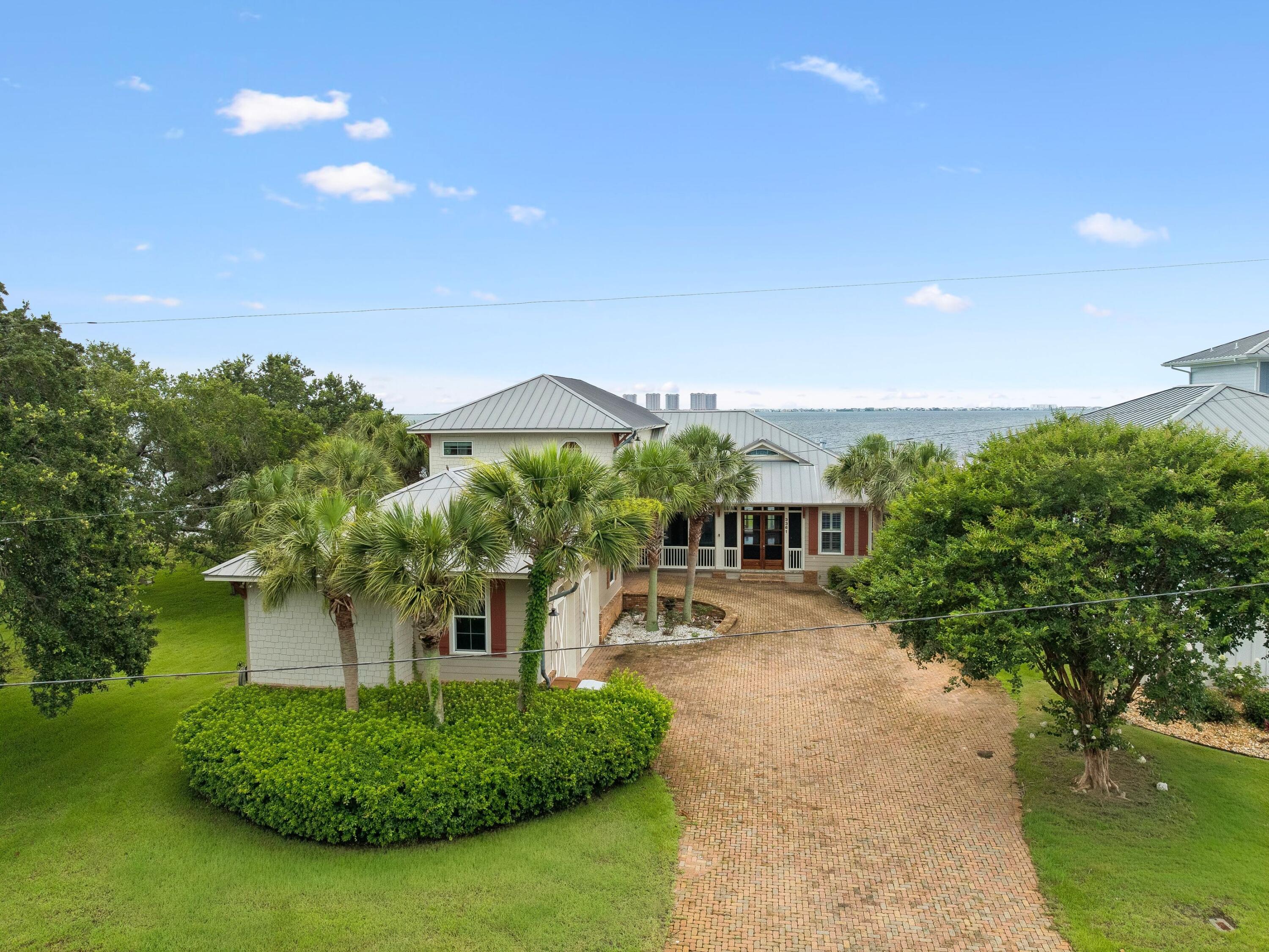 3361 Edgewater Drive