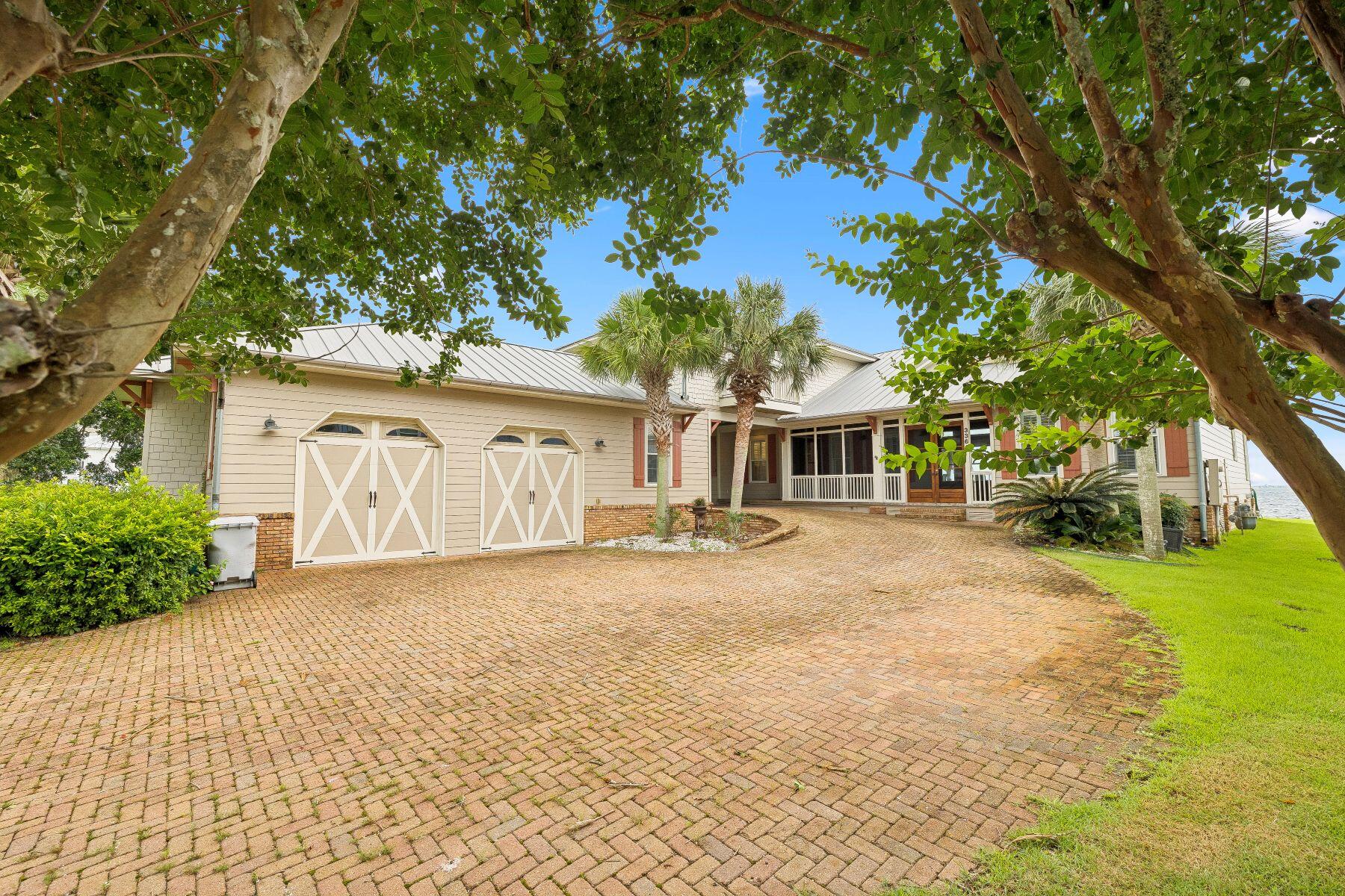 3361 Edgewater Drive