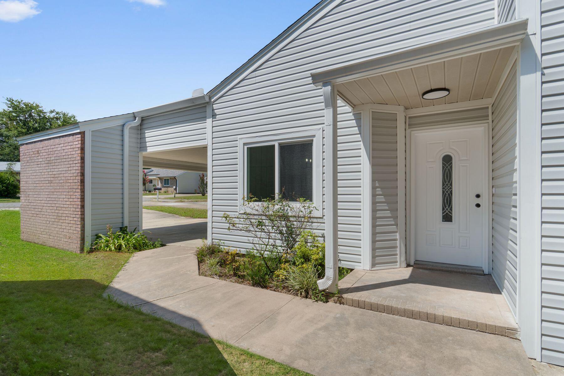 208 Cottonwood Court