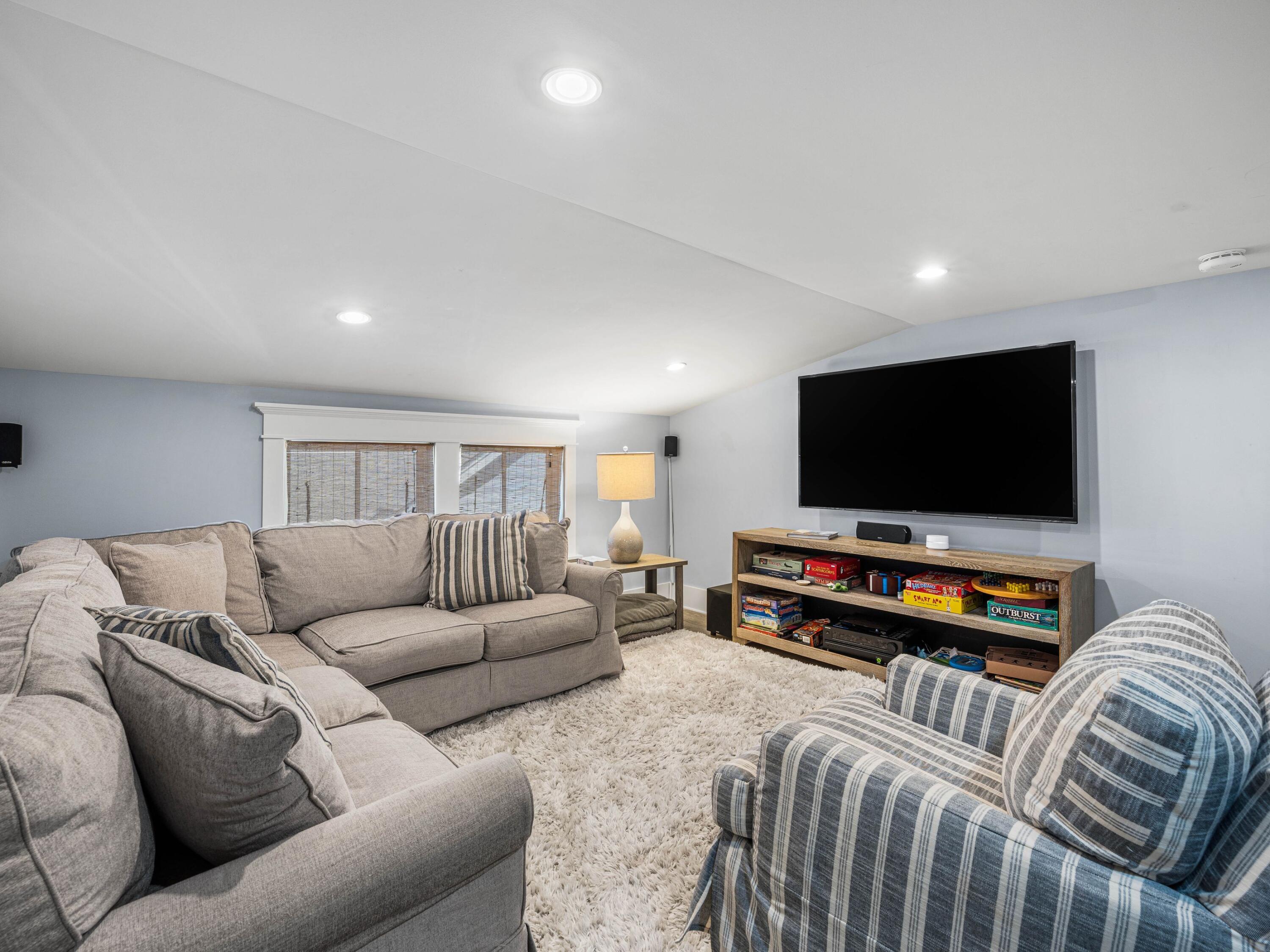 52 N Shingle Lane