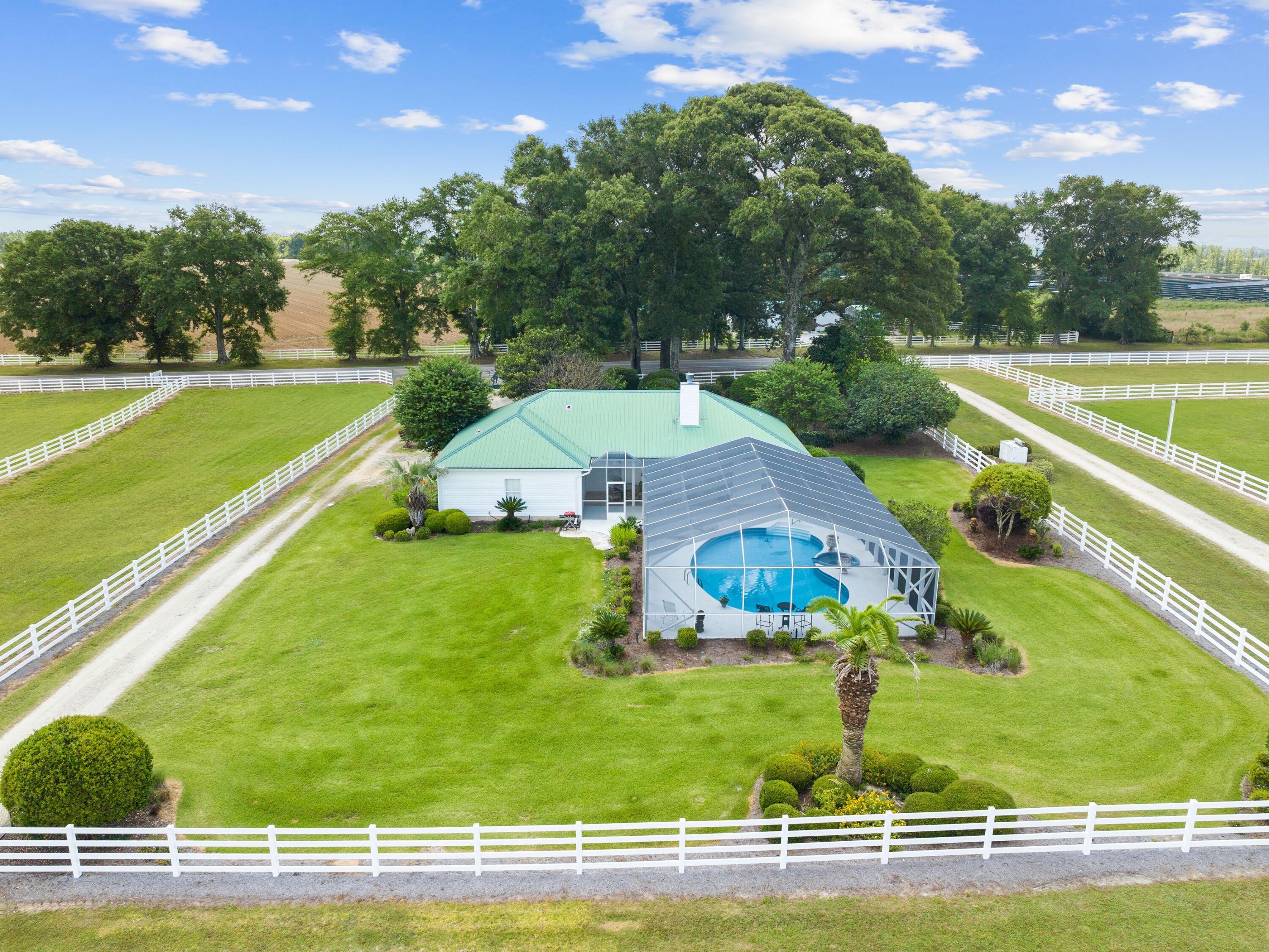 5676 W State Highway 2, DeFuniak Springs