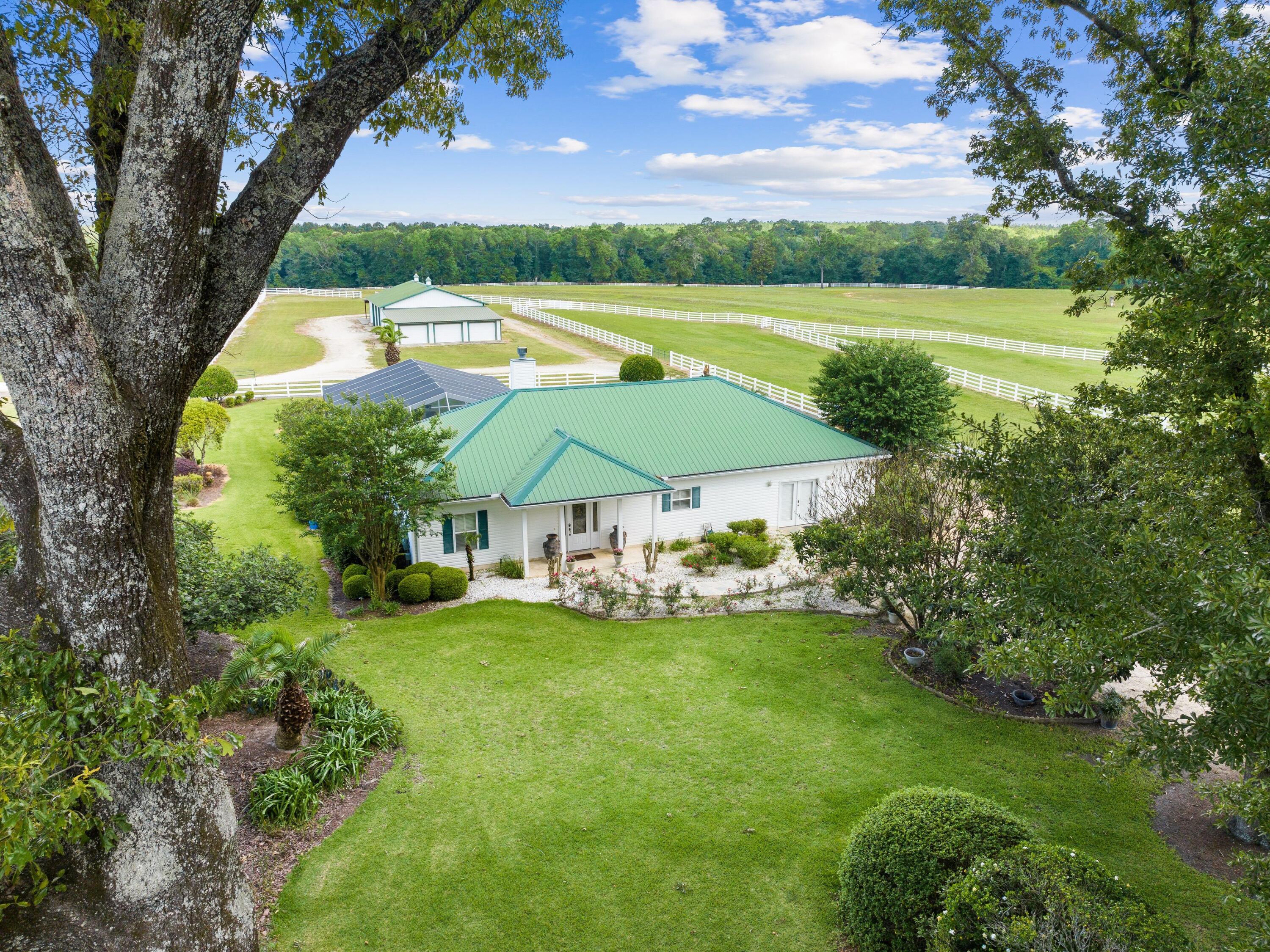 5676 W State Highway 2, DeFuniak Springs