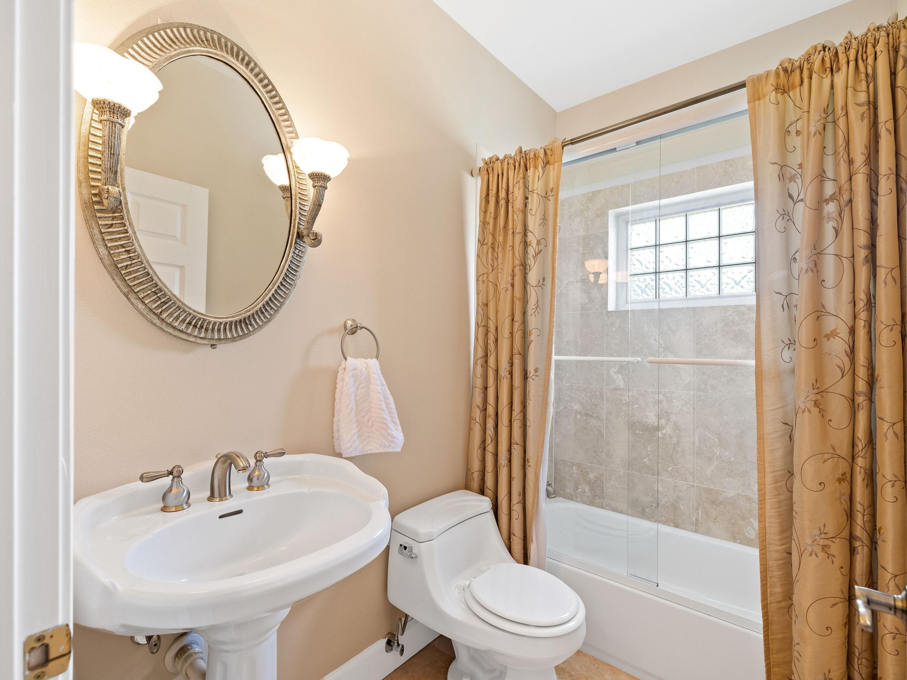 5676 W State Highway 2, DeFuniak Springs