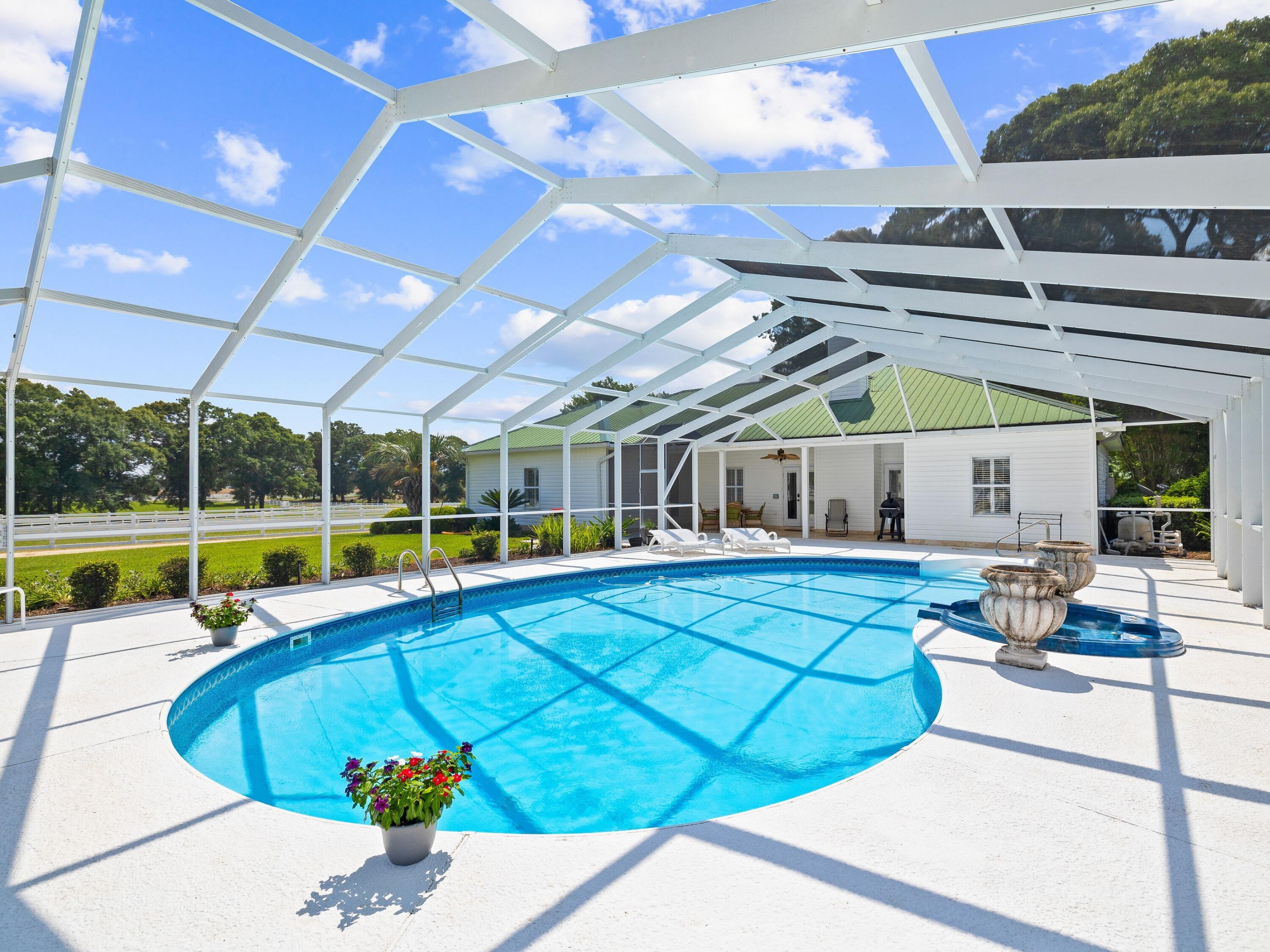 5676 W State Highway 2, DeFuniak Springs