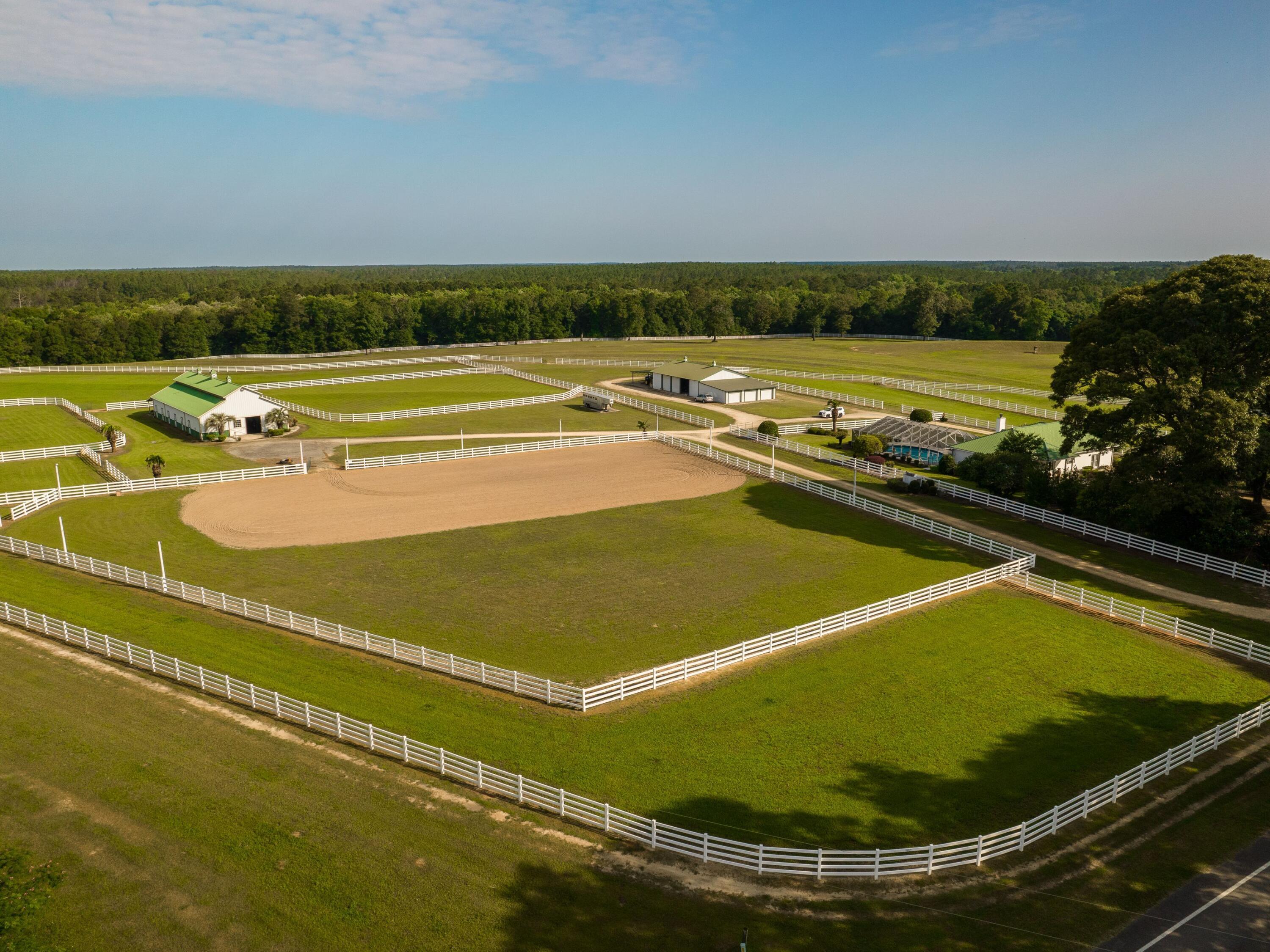 5676 W State Highway 2, DeFuniak Springs
