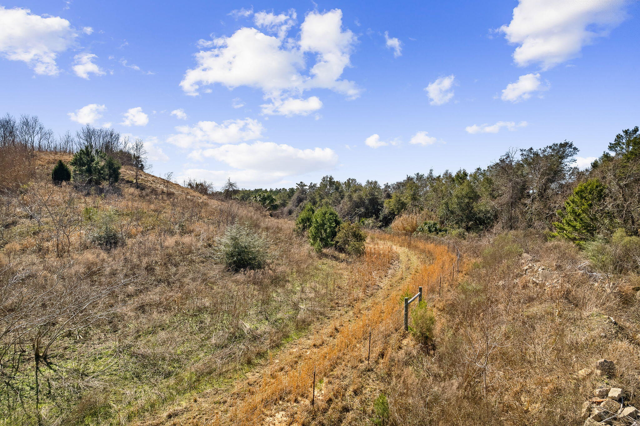 25acres W State Highway 20