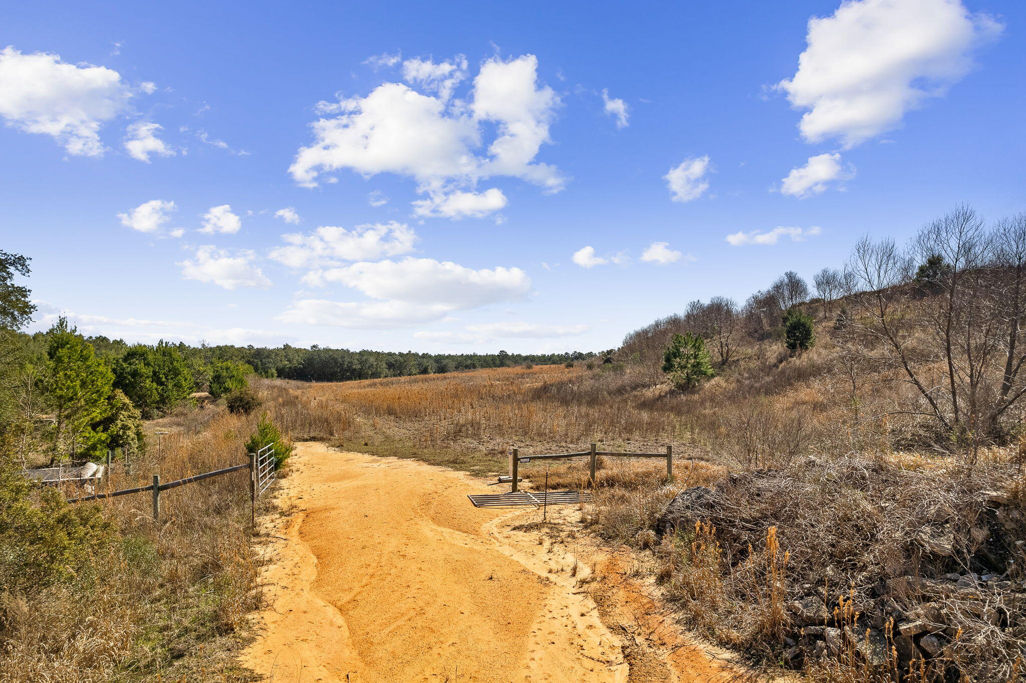 25acres W State Highway 20