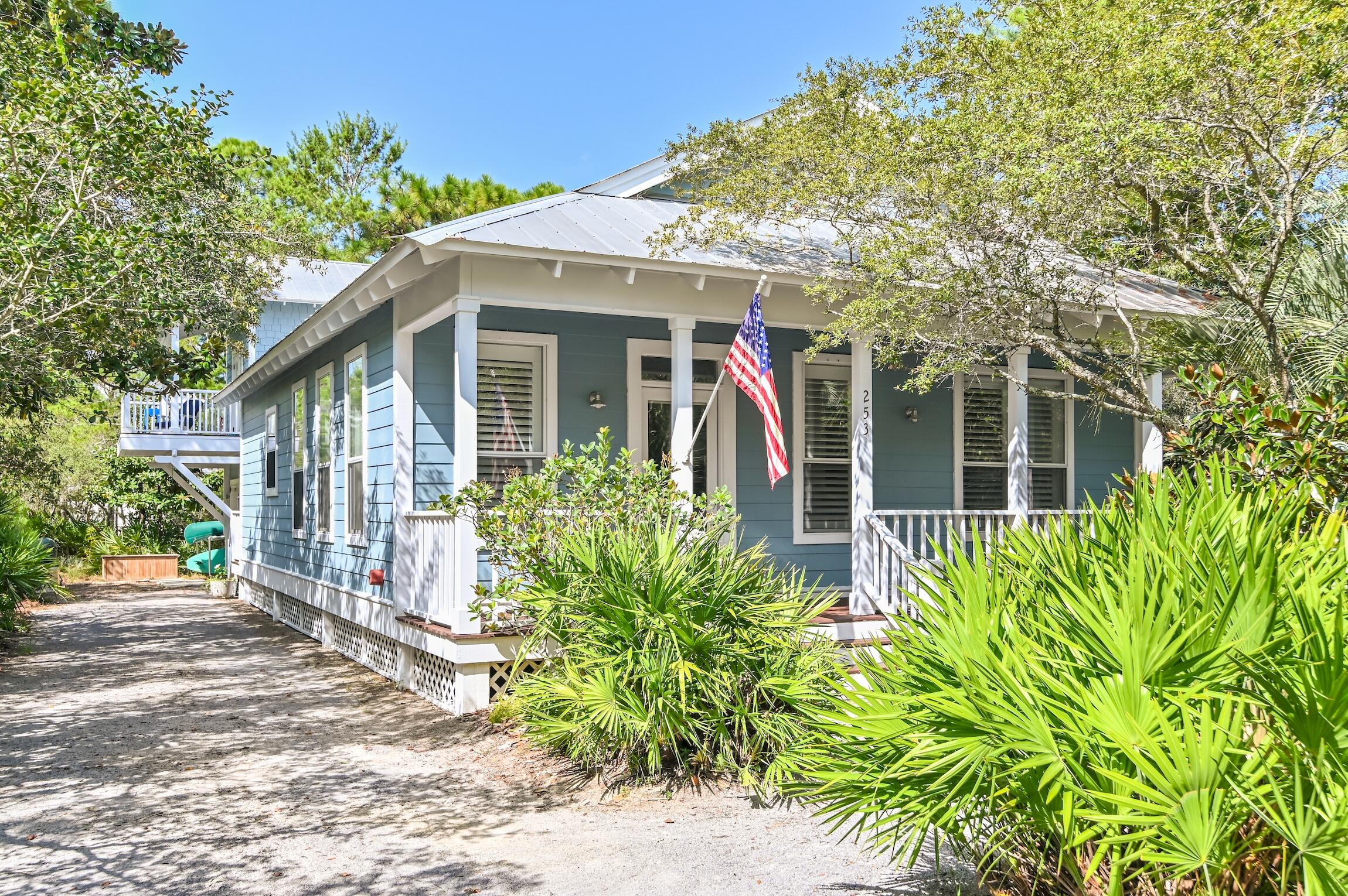 253 N Andalusia Avenue