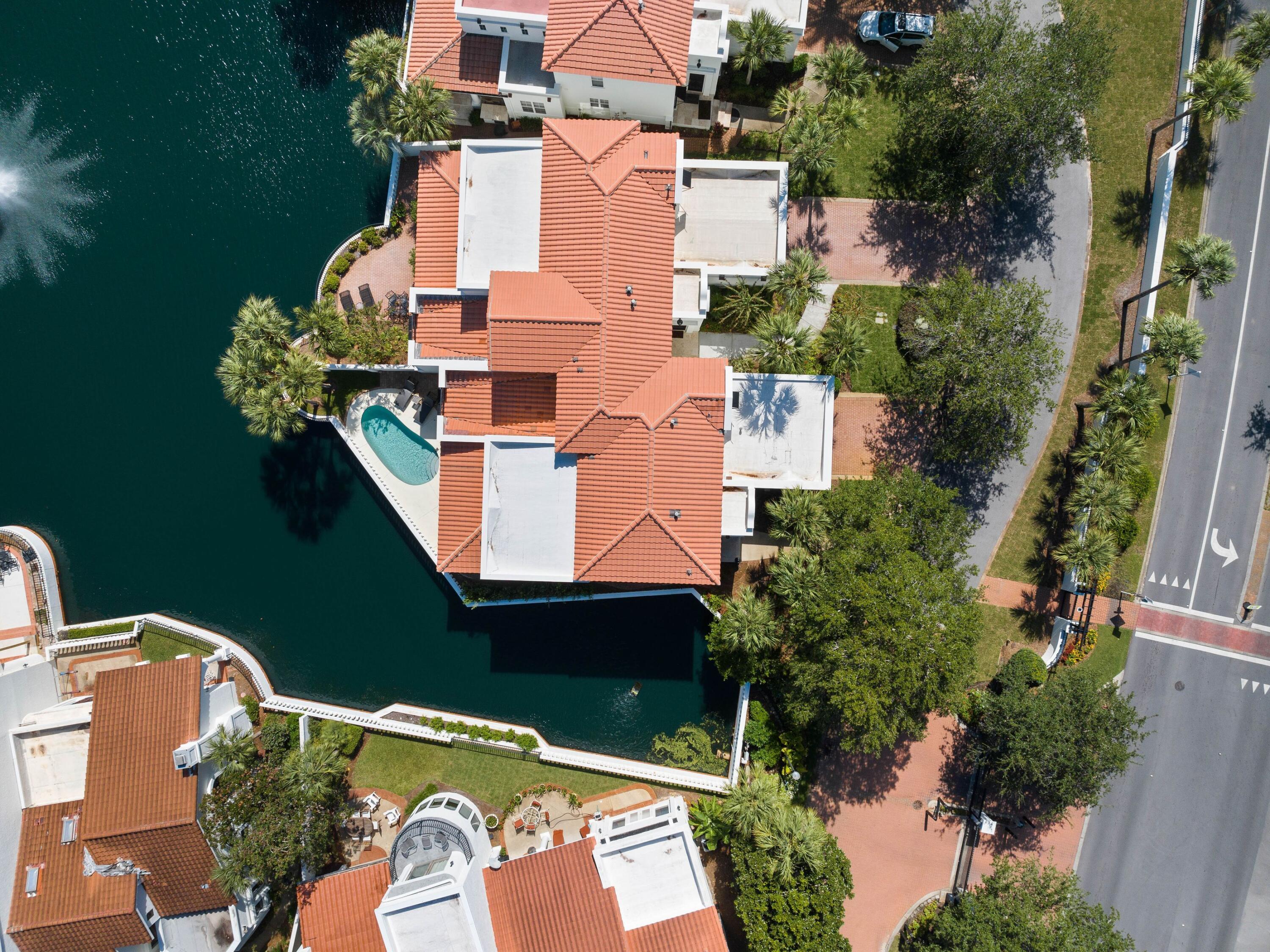8062 Fountains Lane