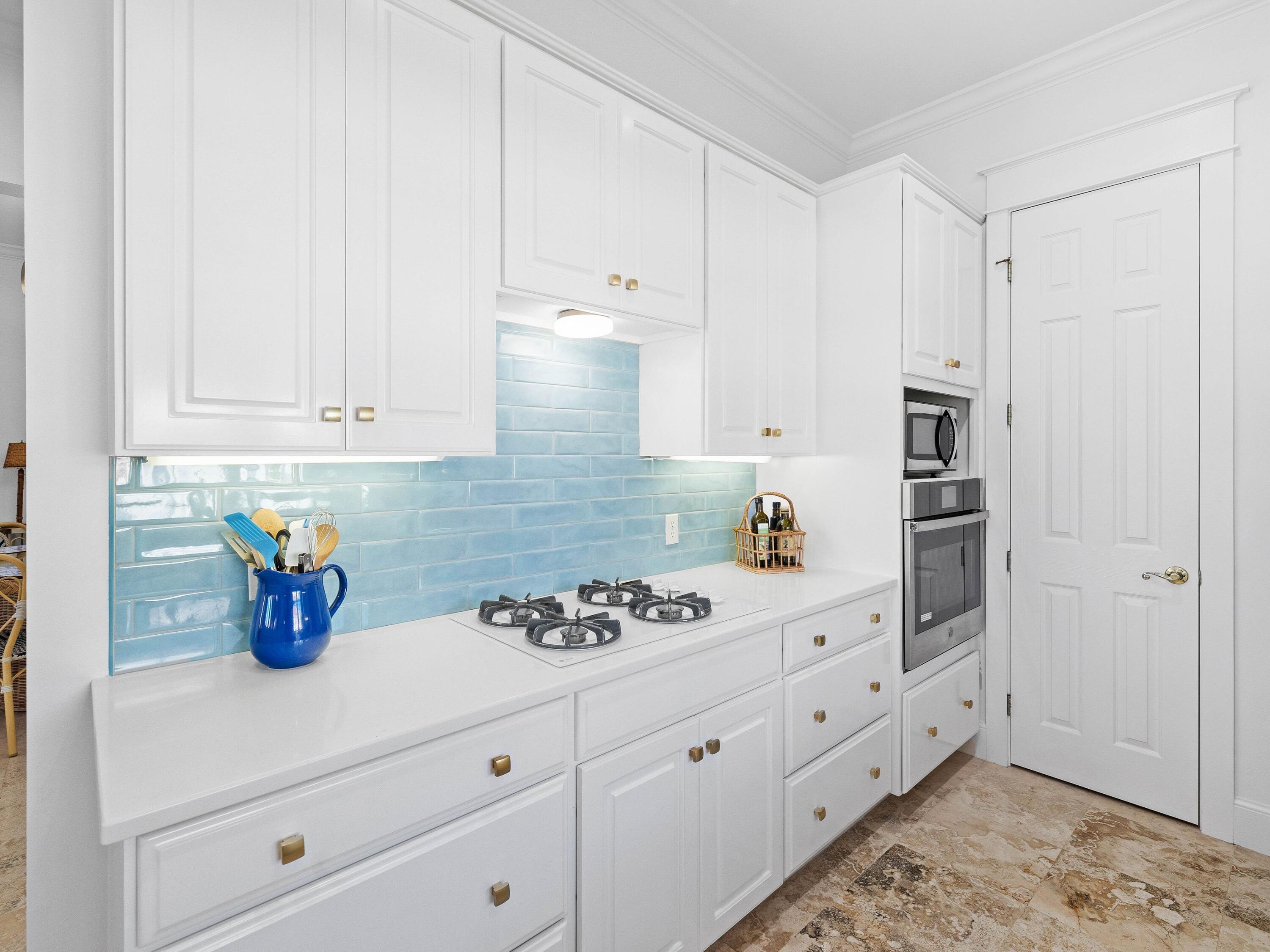 8062 Fountains Lane