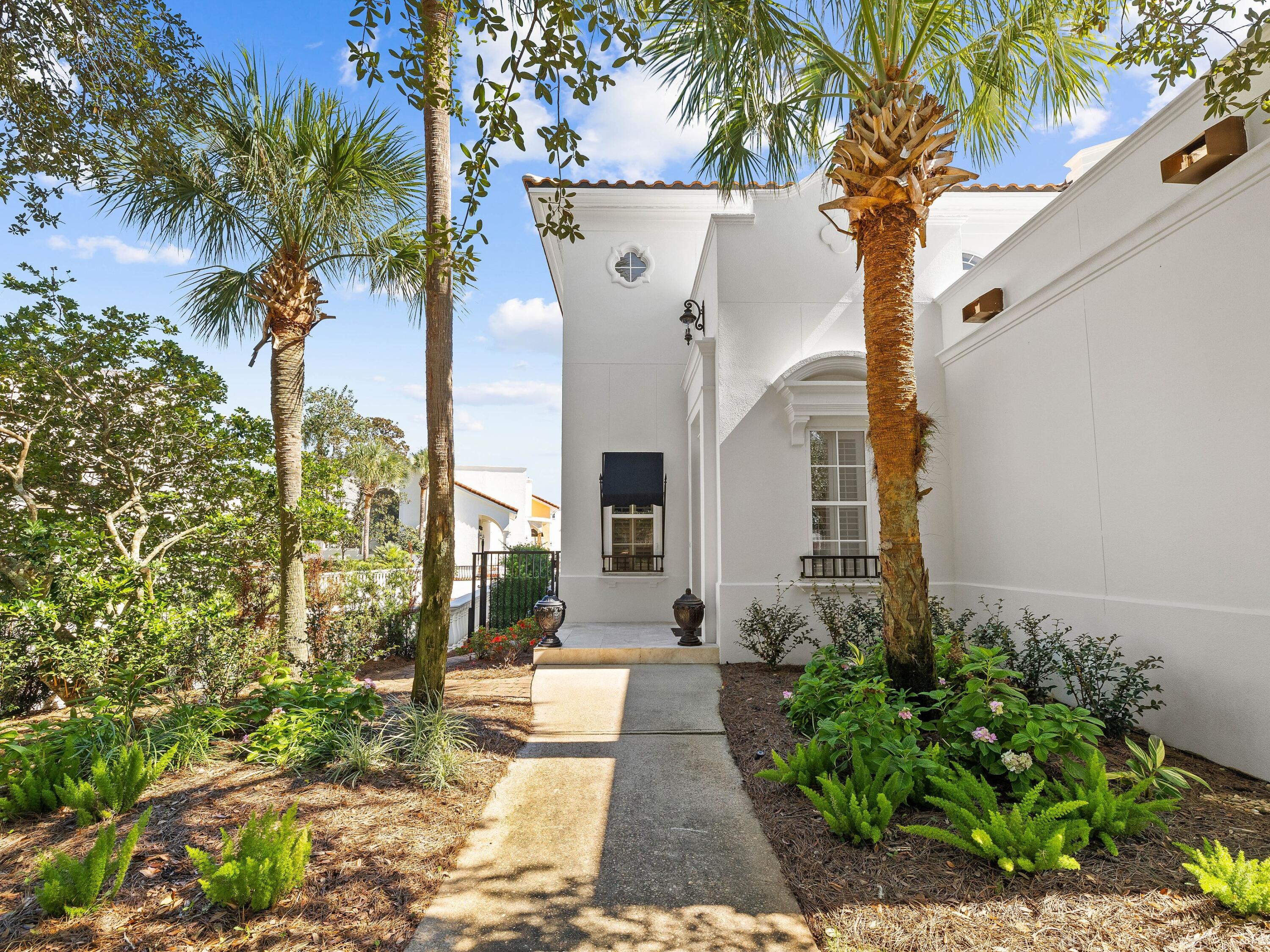8062 Fountains Lane